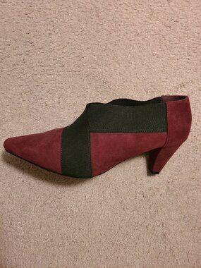 Ankle booties, burgundy and black